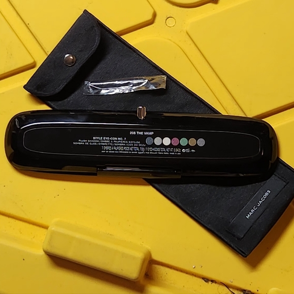 Marc Jacobs eyeshadow palette (The Vamp) - Picture 5 of 5
